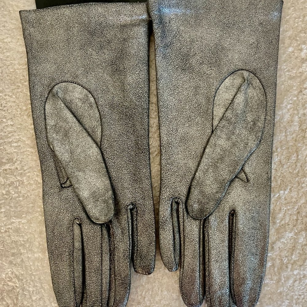 NWT CARLO PAZOLINI leather silver gloves with silk lining - Picture 4 of 10